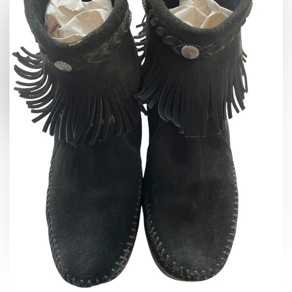 Minnetonka Black Fringe,Suede,Short Ankle Boots,Studded,soft sole boots,7 1/2 - Picture 4 of 9